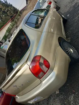 Toyota Platz 2001 Gold