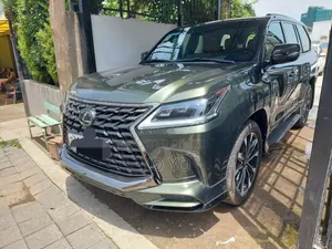 Lexus LX 2022 Green