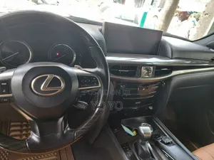 Lexus LX 2022 Green