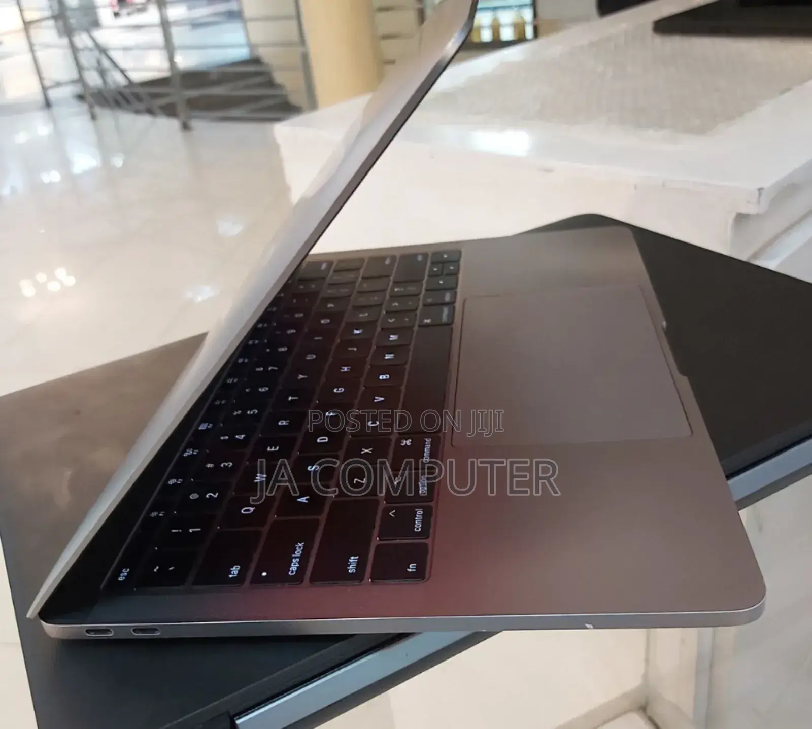 New Laptop Apple MacBook Pro 2017 16GB Intel Core I5 SSD 512GB