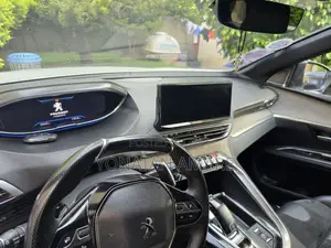 Peugeot 5008 2022 White