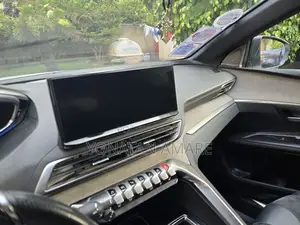 Peugeot 5008 2022 White