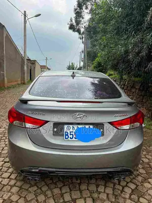 Hyundai Avante 2012 Silver