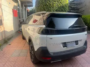 Peugeot 5008 2022 White