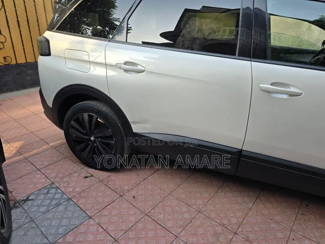 Peugeot 5008 2022 White