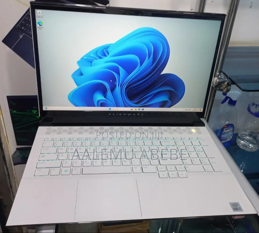 New Laptop Alienware Area-51m 32GB Intel Core I7 SSD 2T