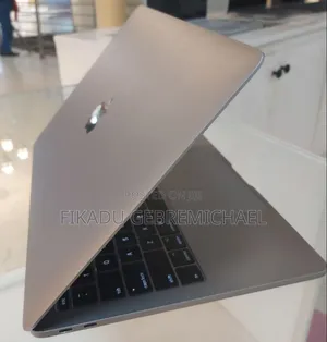 New Laptop Apple MacBook Pro 2017 16GB Intel Core i5 SSD 512GB