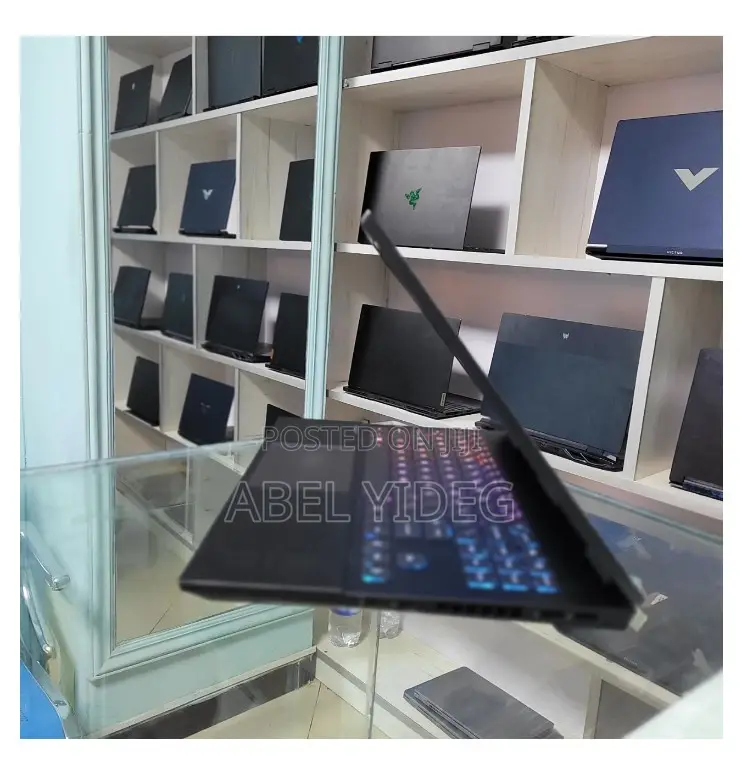 New Laptop HP Omen 15 16GB AMD Ryzen 7 SSD 512GB