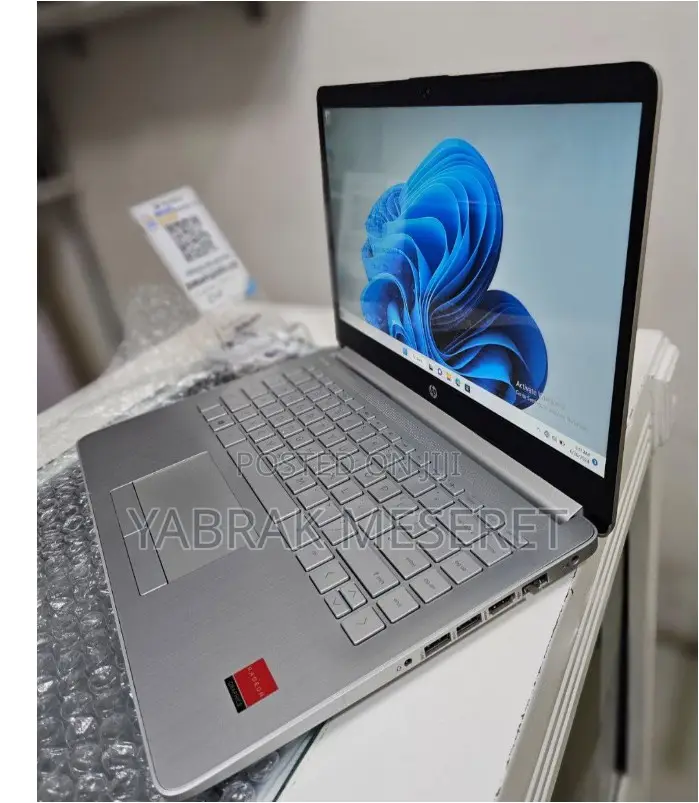 New Laptop HP Stream Notebook 8GB Intel Core I5 SSD 1T