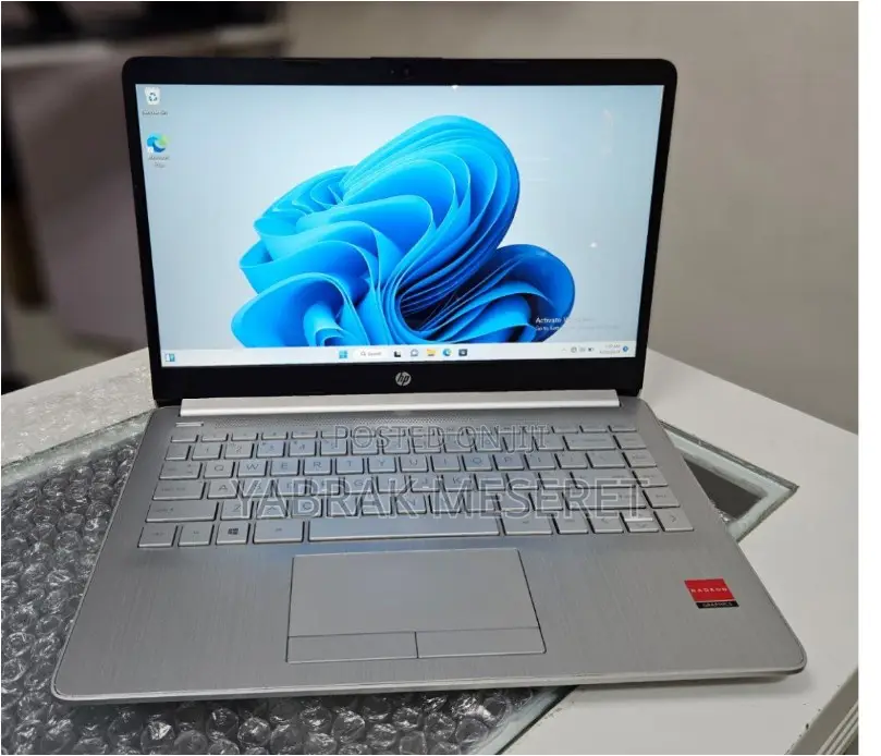 New Laptop HP Stream Notebook 8GB Intel Core I5 SSD 1T