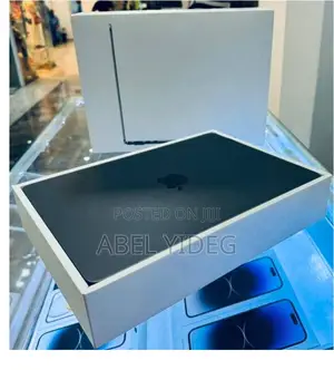 New Laptop Apple MacBook Air 2022 M2 8GB Apple M2 SSD 256GB