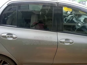 Toyota Yaris 2010 White