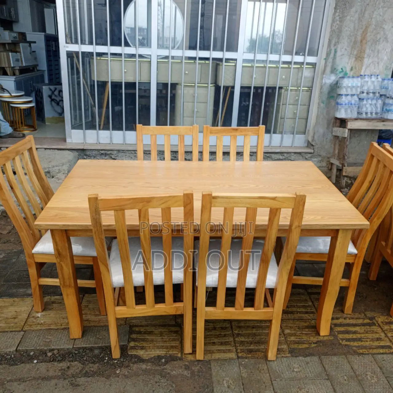 መመገቢያ ጠረጴዛ