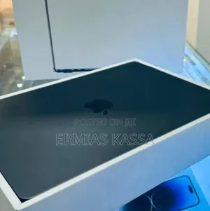 Photo - New Laptop Apple MacBook Air 2022 M2 8GB Apple M2 SSD 256GB