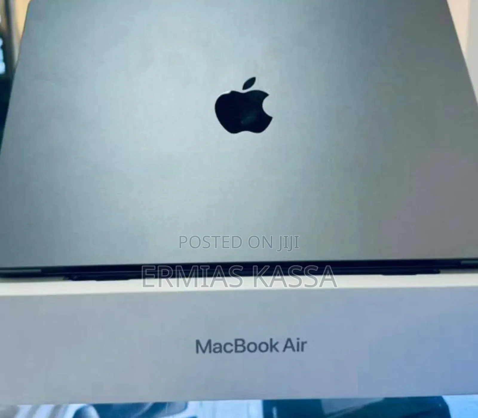 New Laptop Apple MacBook Air 2022 M2 8GB Apple M2 SSD 256GB