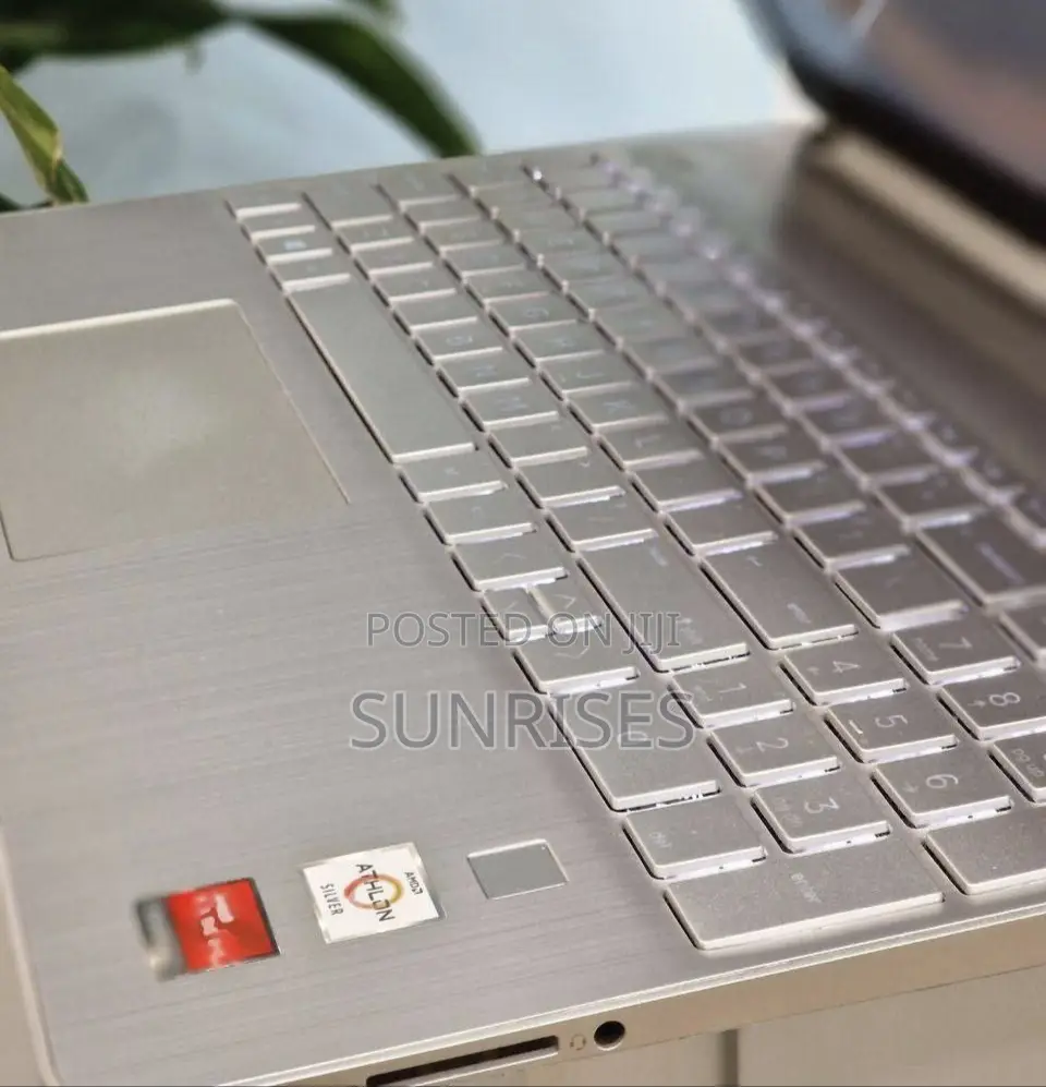 New Laptop HP Pavilion 13 8GB AMD SSD 256GB