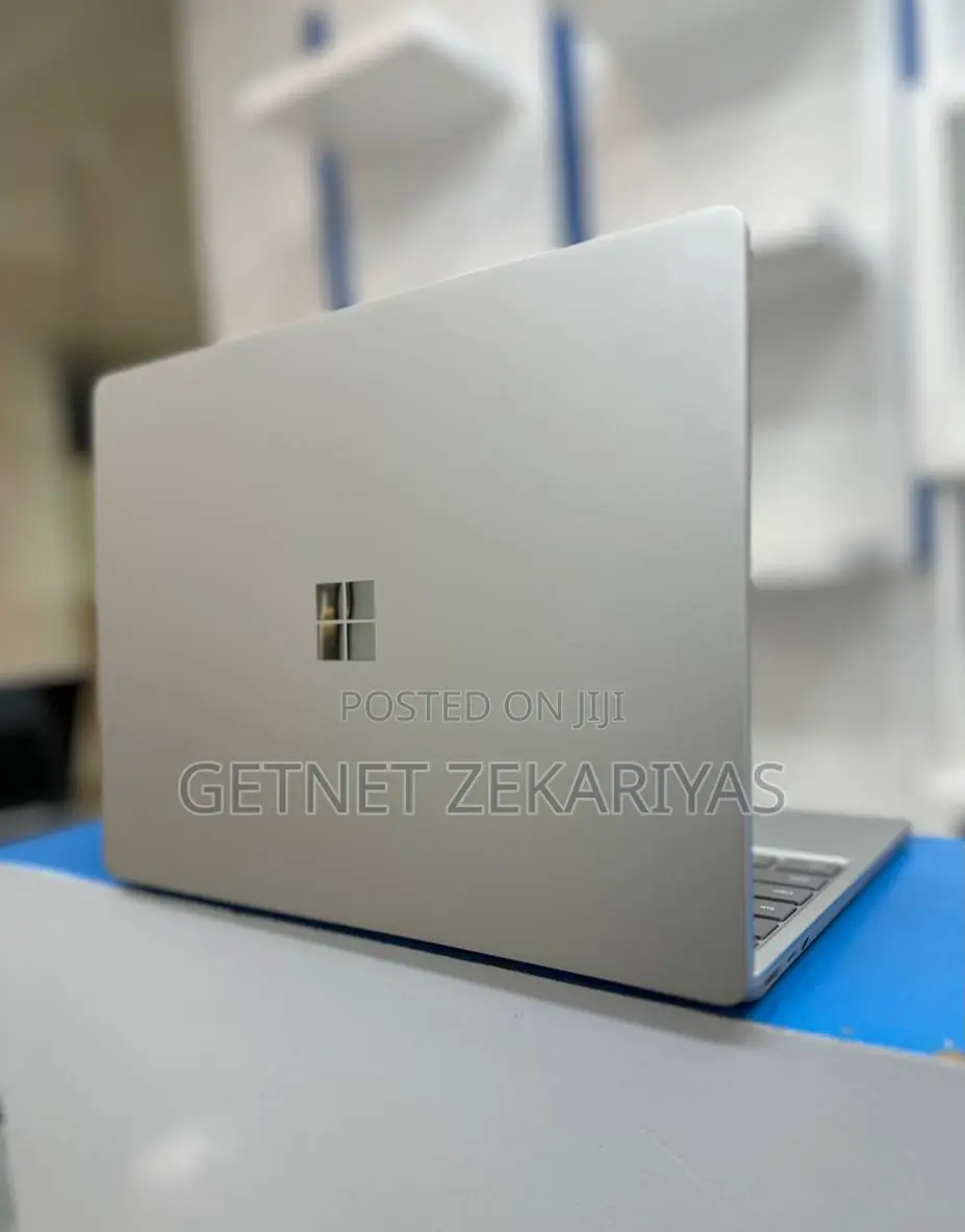 New Laptop Microsoft Surface 16GB Intel Core I7 SSD 1T