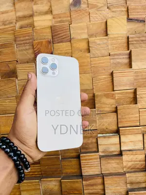 Photo - Apple iPhone 12 Pro Max 128 GB Gold