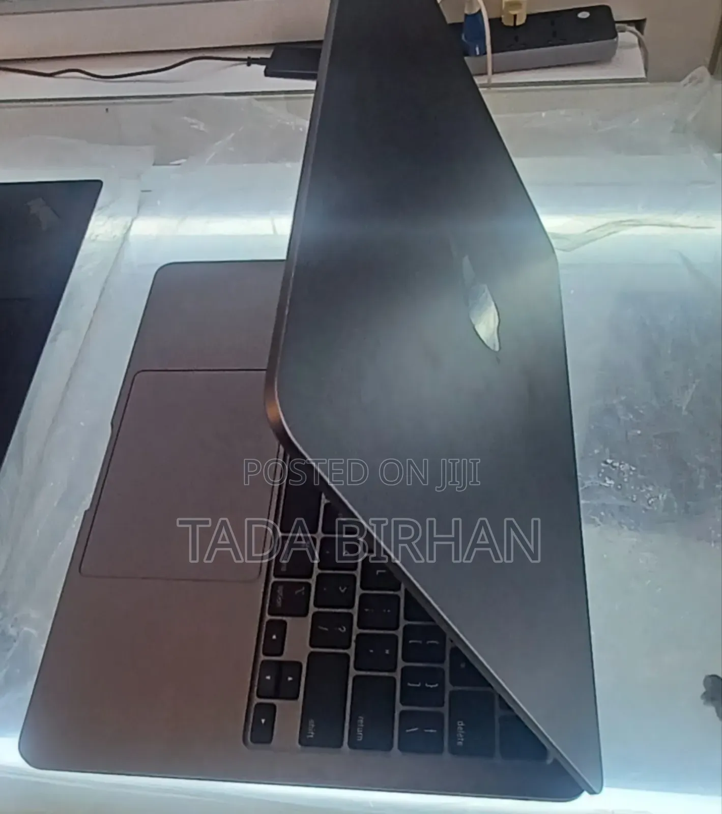 New Laptop Apple MacBook Pro 2022 M2 16GB Intel Core i7 SSD 512GB