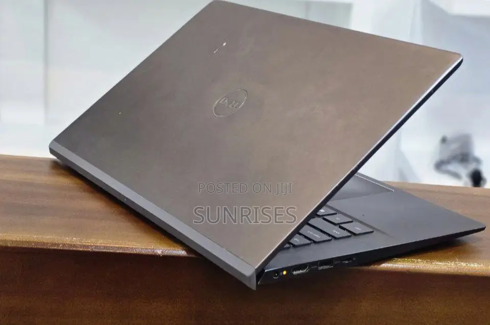 New Laptop Dell Vostro DVCI304 8GB Intel Core I5 SSD 256GB