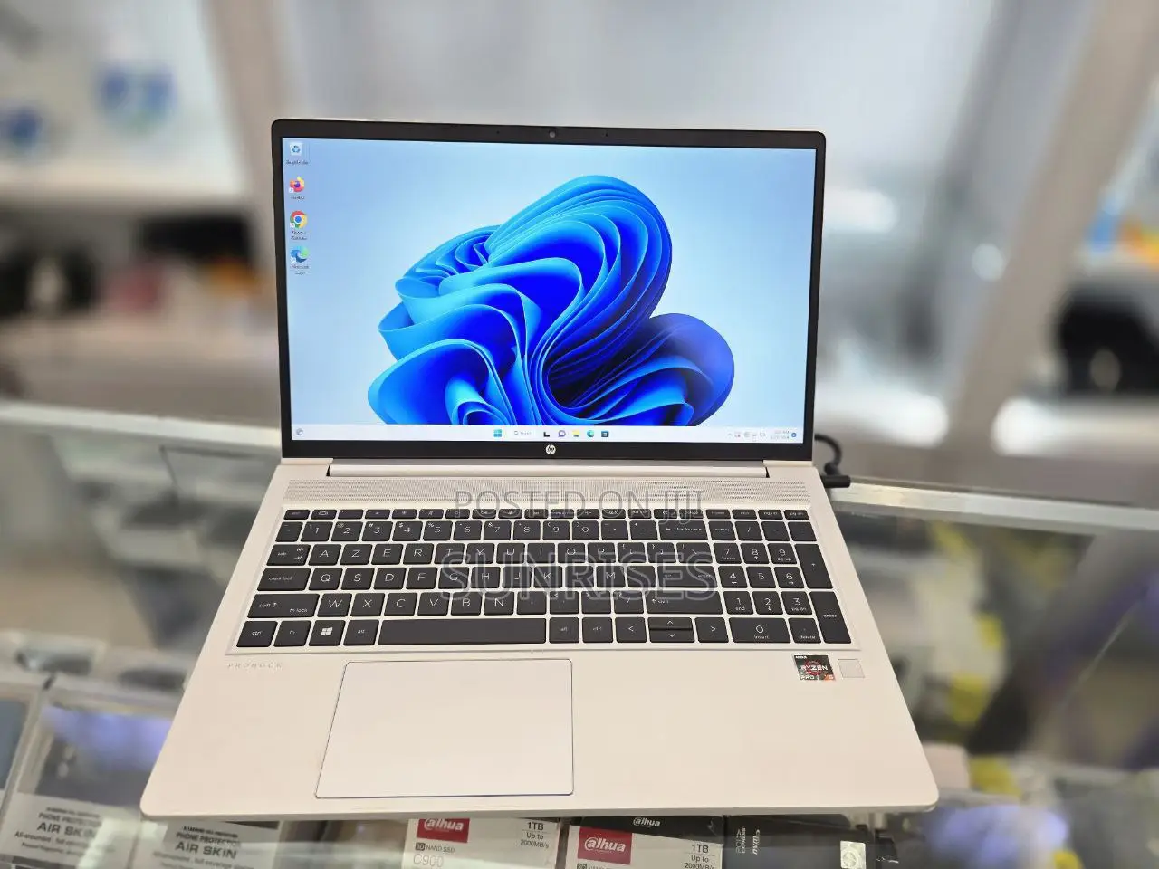 New Laptop HP ProBook 450 8GB AMD Ryzen 5 SSD 256GB