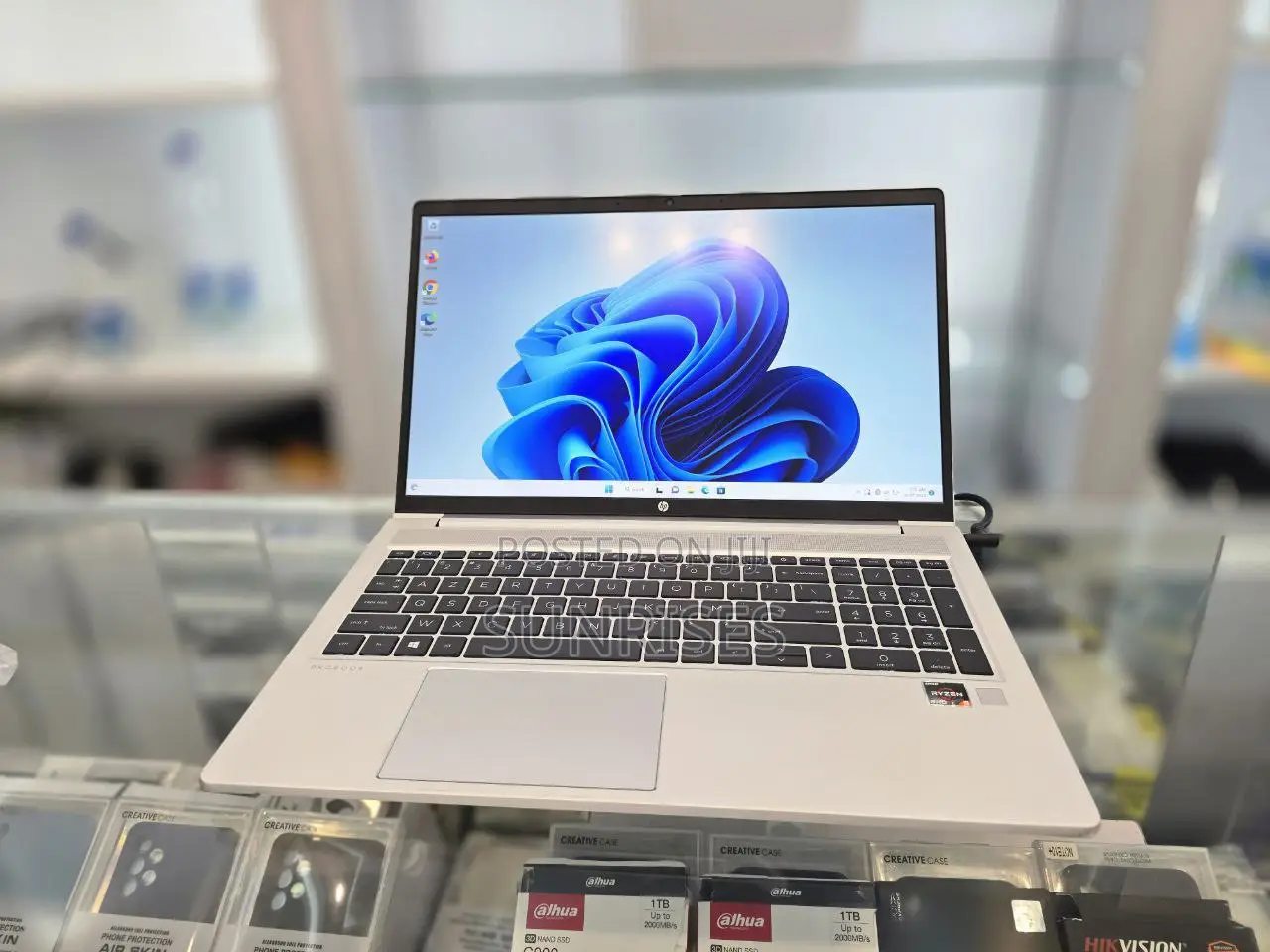 New Laptop HP ProBook 450 8GB AMD Ryzen 5 SSD 256GB