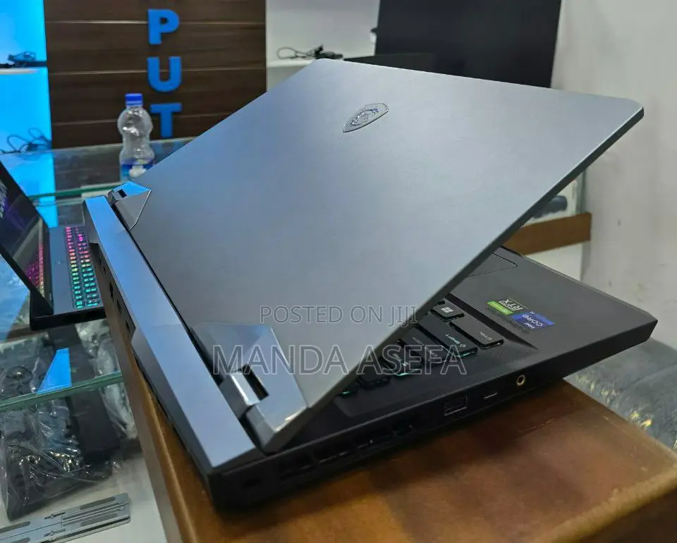 New Laptop MSI Raider GE76 12UGS 32GB Intel Core I9 SSD 2T