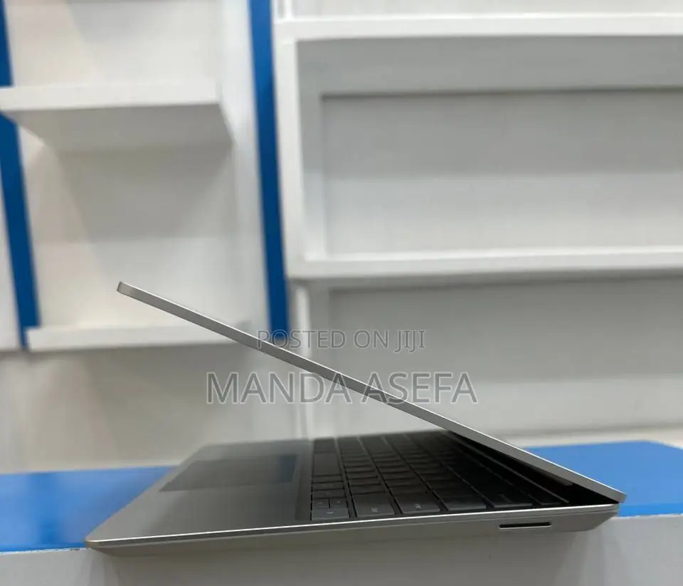 New Laptop Microsoft Surface 16GB Intel Core i5 SSD 256GB