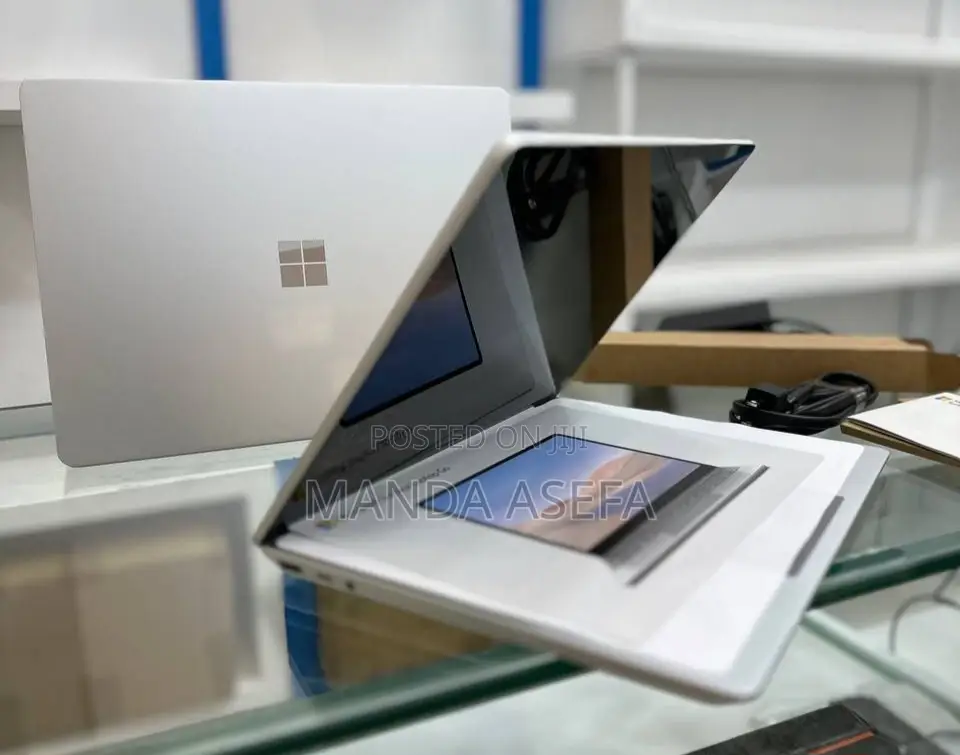 New Laptop Microsoft Surface 16GB Intel Core i5 SSD 256GB