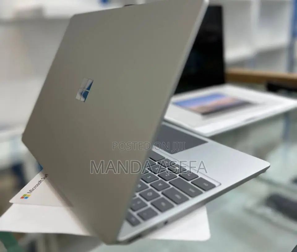 New Laptop Microsoft Surface 16GB Intel Core i5 SSD 256GB