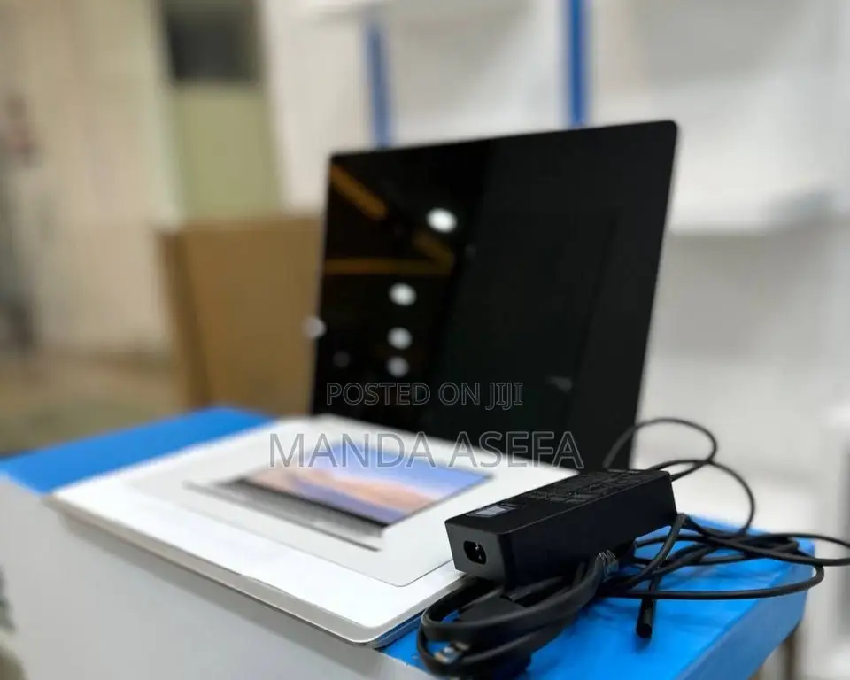 New Laptop Microsoft Surface 16GB Intel Core i5 SSD 256GB