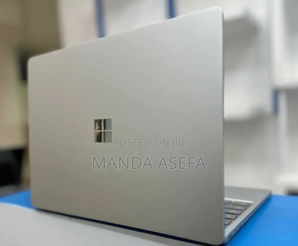 New Laptop Microsoft Surface 16GB Intel Core i5 SSD 256GB