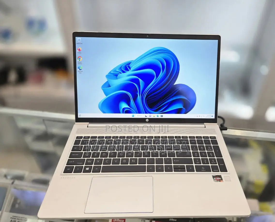 New Laptop HP 8GB AMD Ryzen 5 SSD 256GB