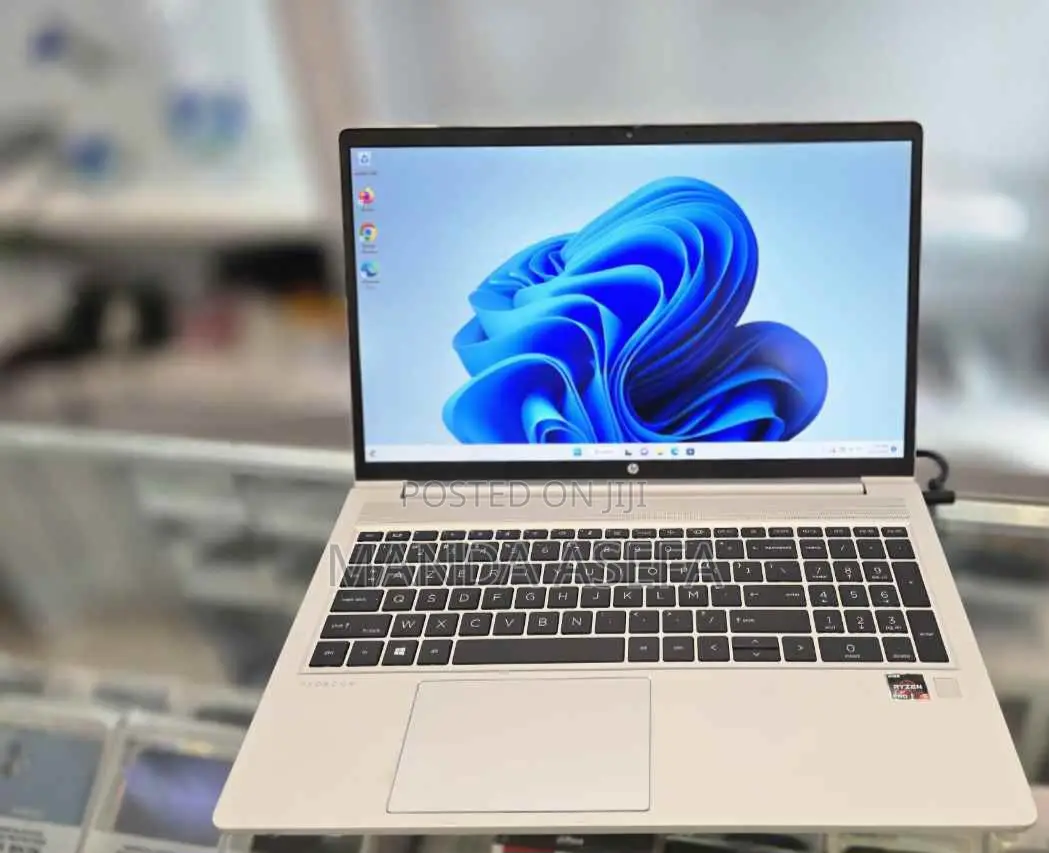 New Laptop HP 8GB AMD Ryzen 5 SSD 256GB