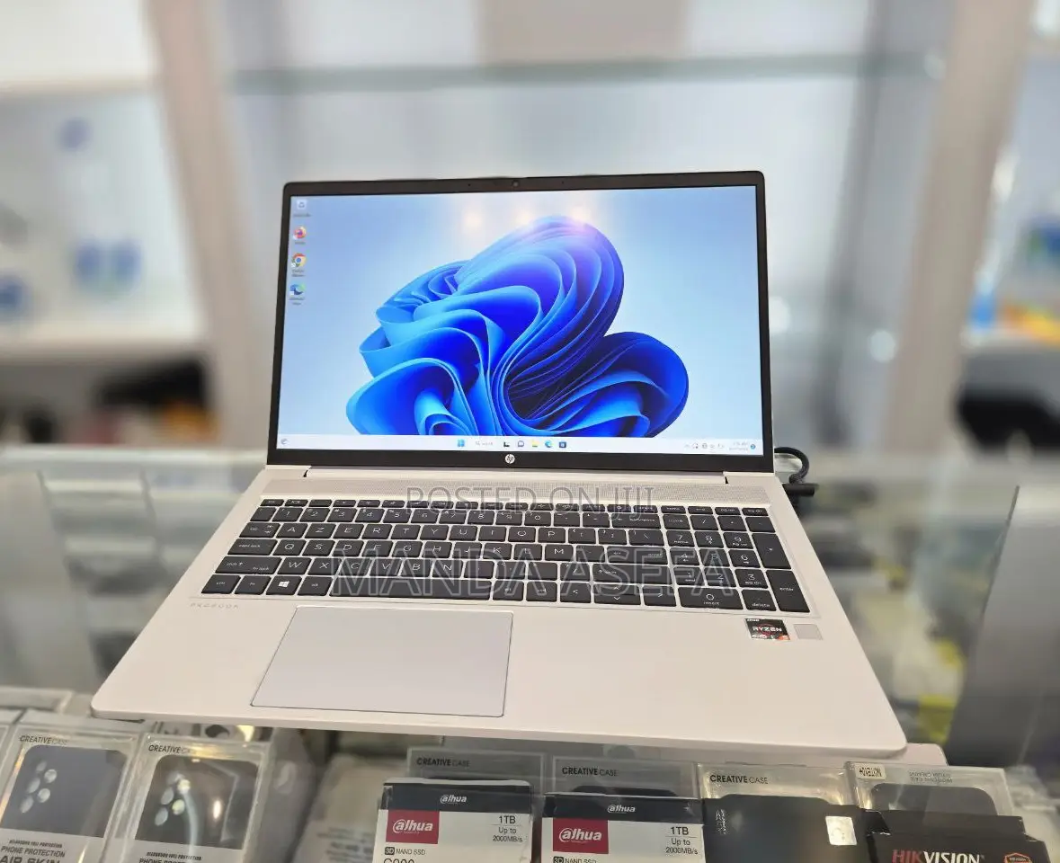 New Laptop HP 8GB AMD Ryzen 5 SSD 256GB