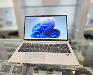 New Laptop HP 8GB AMD Ryzen 5 SSD 256GB