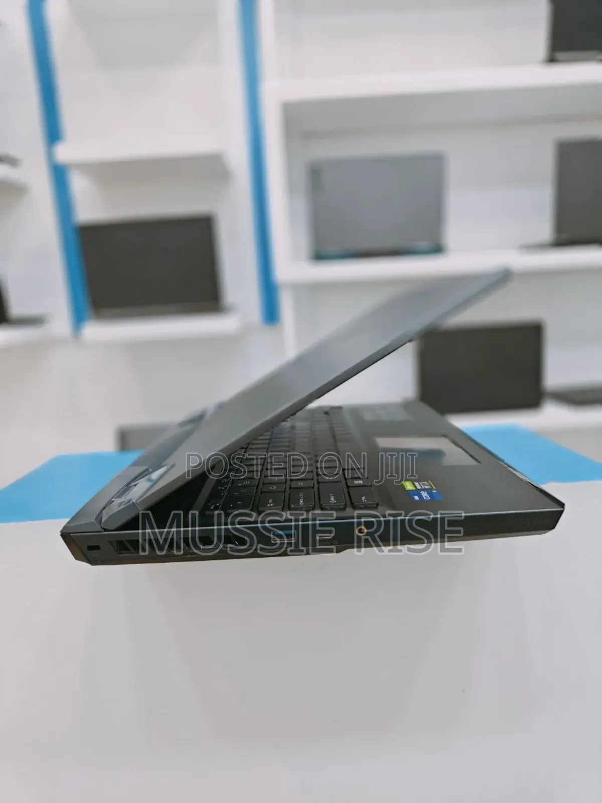 New Laptop MSI Raider GE76 12UGS 32GB Intel Core I9 SSD 1T