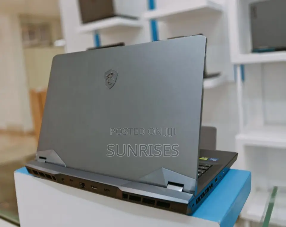New Laptop MSI Raider GE76 12UGS 32GB Intel Core I9 SSD 1T