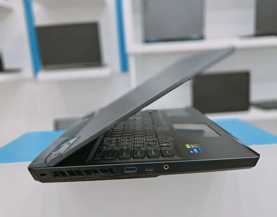 New Laptop MSI Raider GE76 12UGS 32GB Intel Core I9 SSD 1T