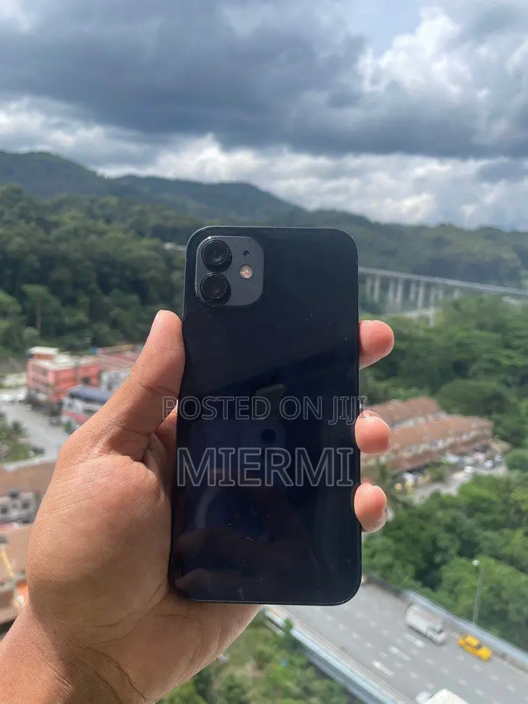 New Apple iPhone 12 64 GB Black