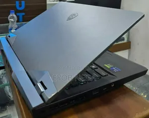 New Laptop MSI Raider GE76 12UGS 32GB Intel Core I9 SSD 2T