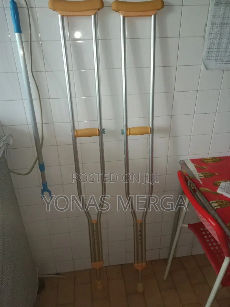 Crutches/_<>[]Crutches! At #Cranch-'":;Crunch?,;ክራንች?!Crutches