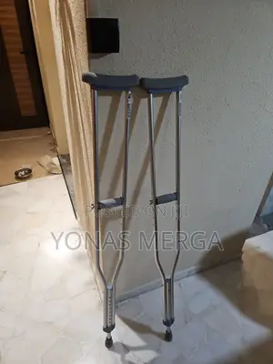 Photo - Cranch>×÷Crutches∞።÷¡Crunch!?Crunch^><Crutches}{][Crutches