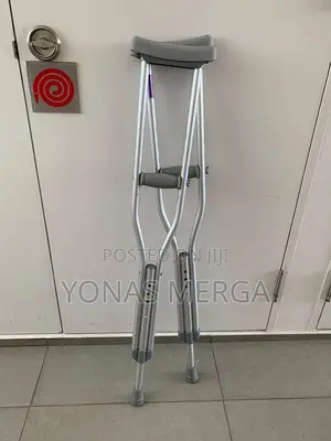 Photo - Aluminum Crutches|\~`ክራንች፭¤፬¢Cranch+Crunch+_-=Crutches