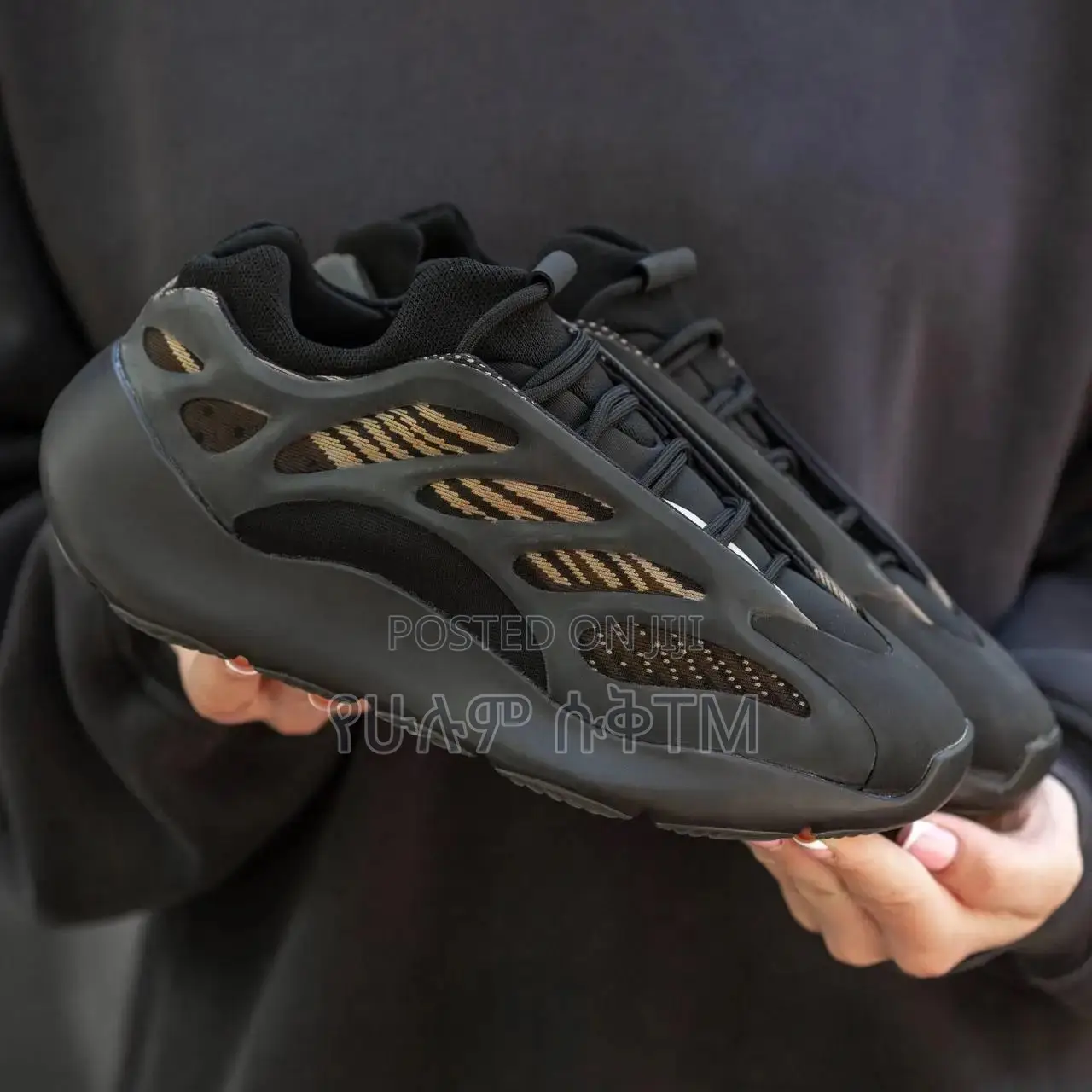 Original Adidas Yeezy 700 V3 Shoes