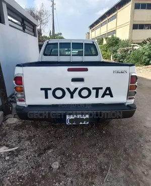 Toyota Hilux 2008 White