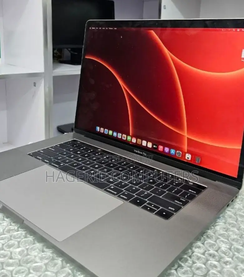 New Laptop Apple MacBook Pro 2017 16GB Intel Core I7 SSD 1T