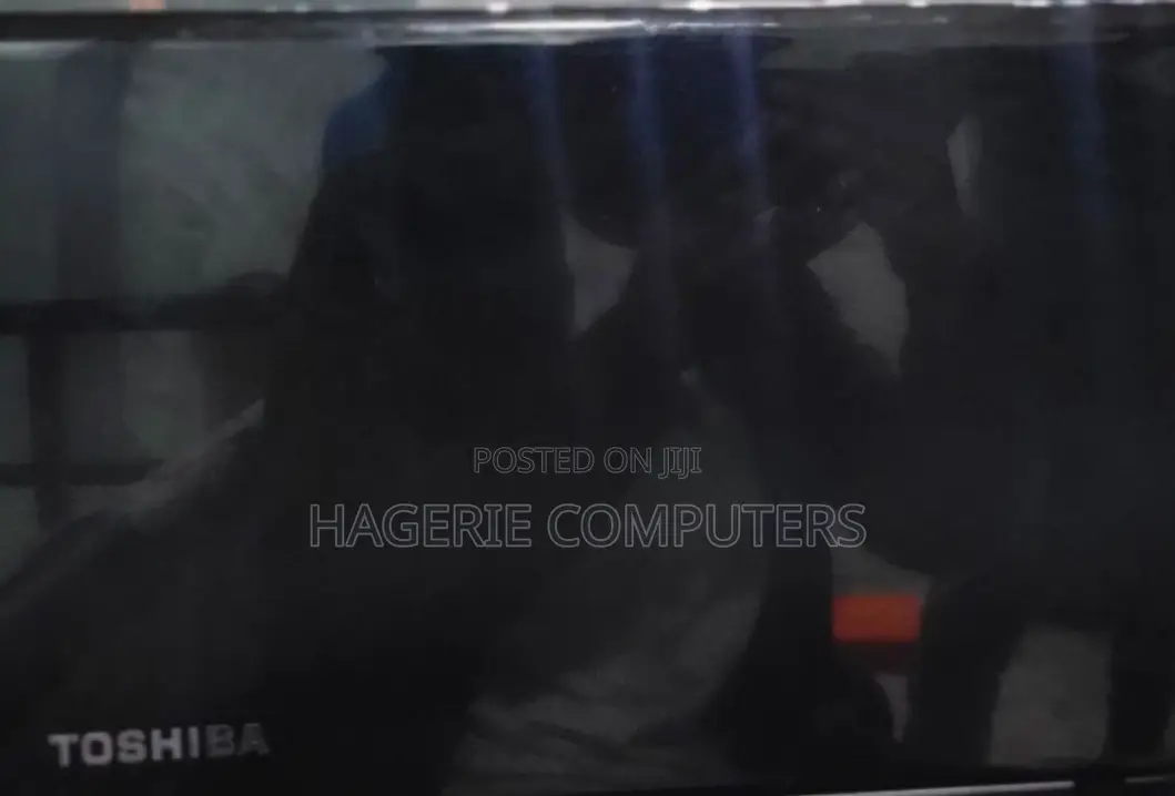 New Laptop Toshiba Satellite C665 4GB Intel Core I7 SSD 256GB