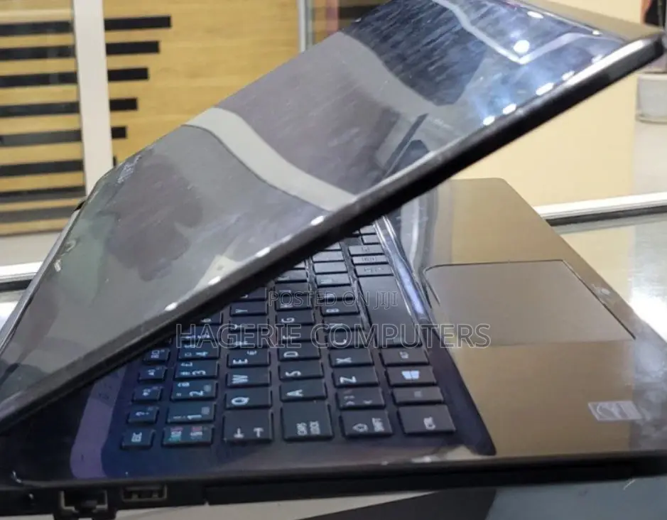 New Laptop Toshiba Satellite C665 4GB Intel Core I7 SSD 256GB