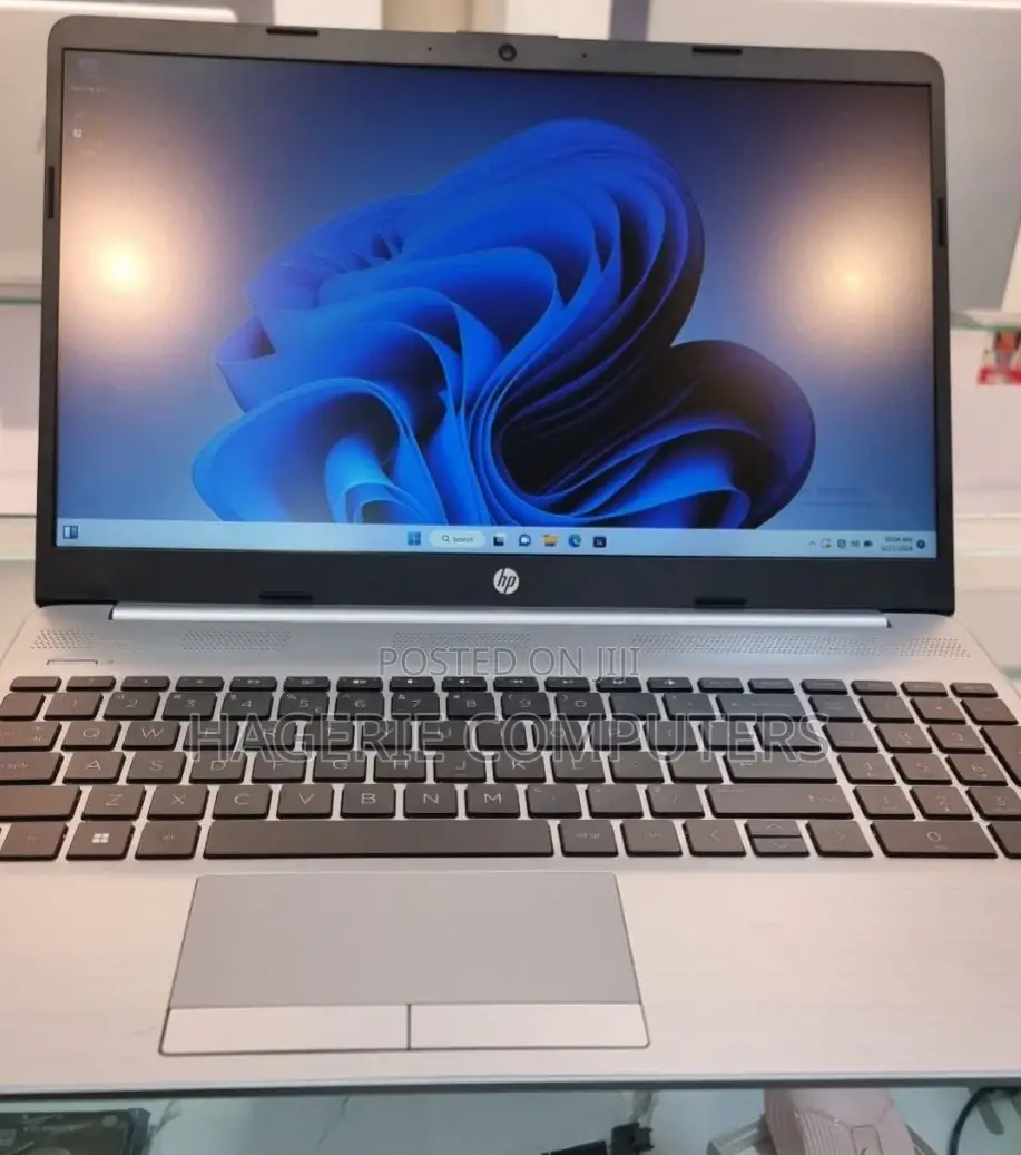 New Laptop HP 250 G10 16GB Intel Core I7 SSD 512GB